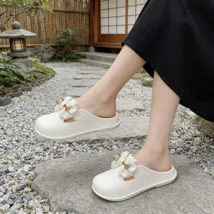 Bow-embellished closed-toe, open-back mules