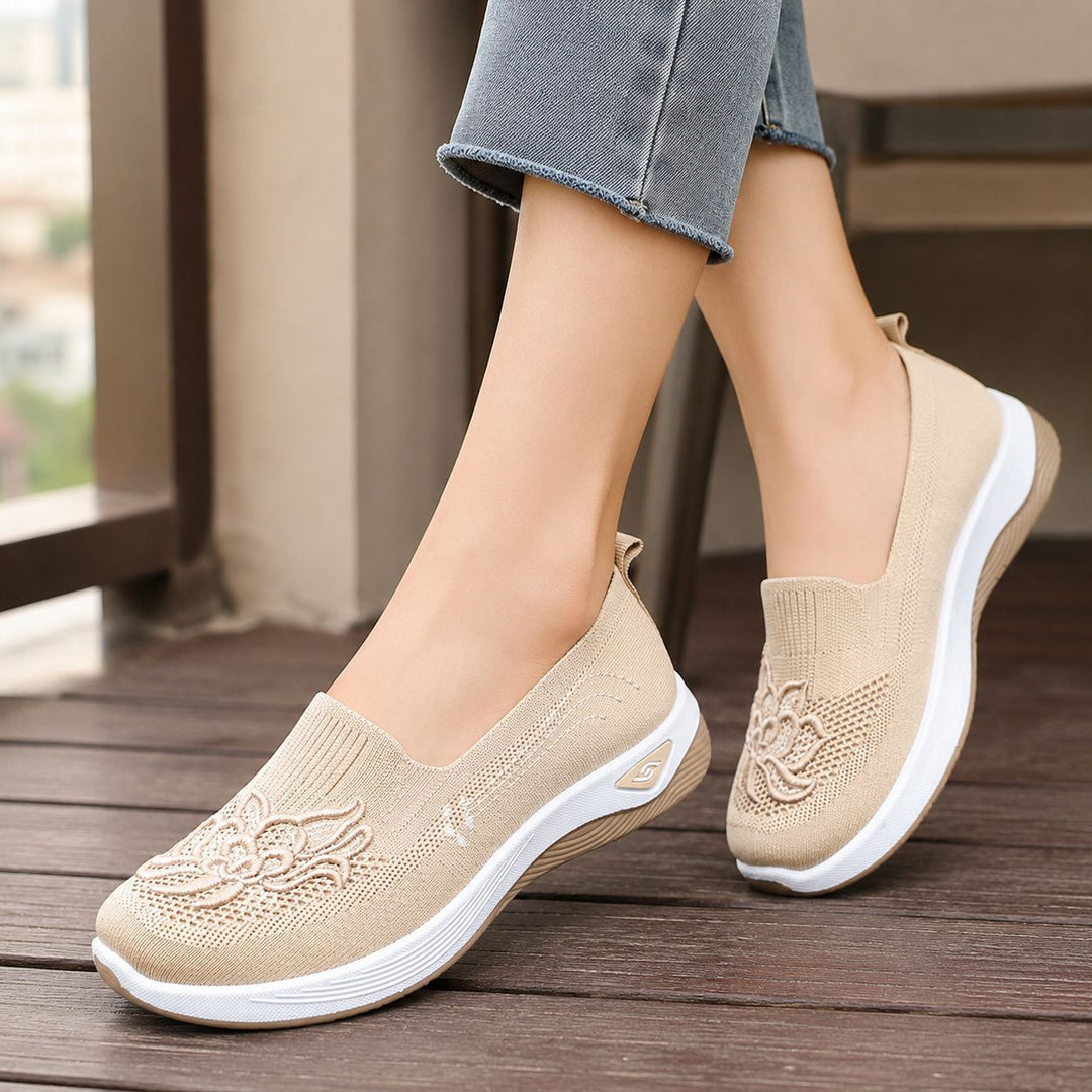 Walking shoes for middle-aged and older adults