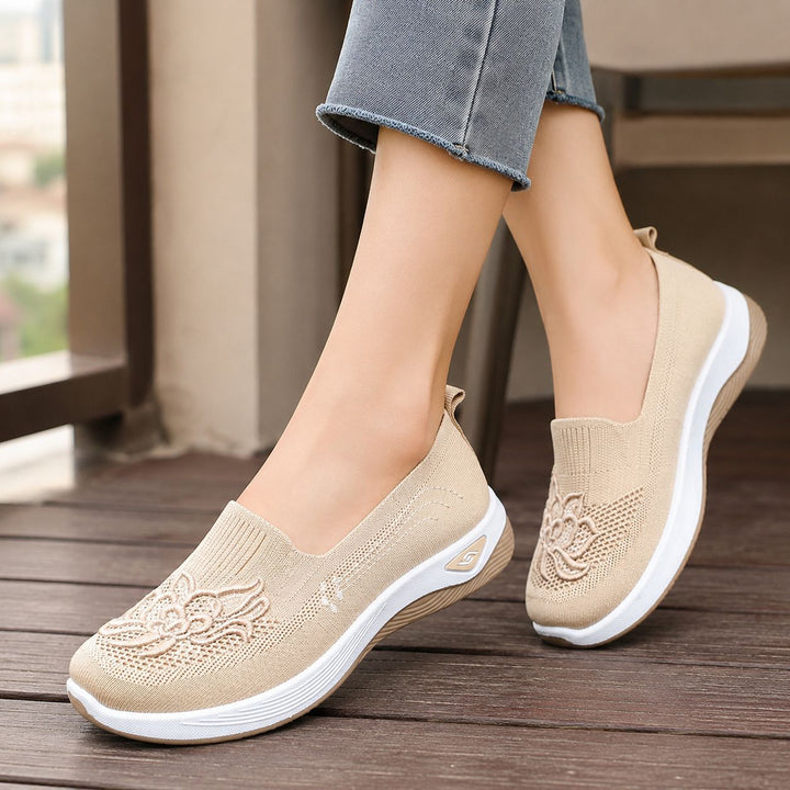 Walking shoes for middle-aged and older adults