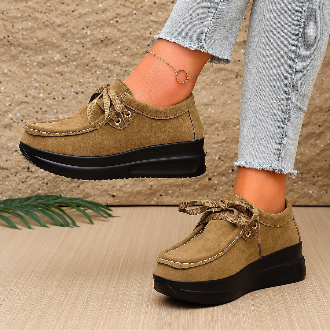 Lace-up round-toe sneakers