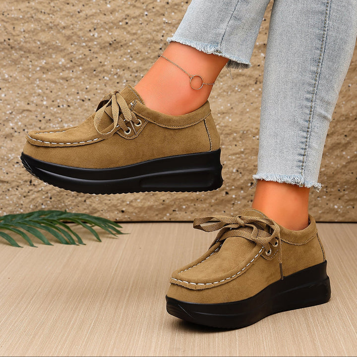Lace-up round-toe sneakers