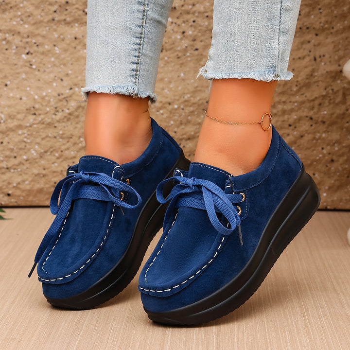 Lace-up round-toe sneakers