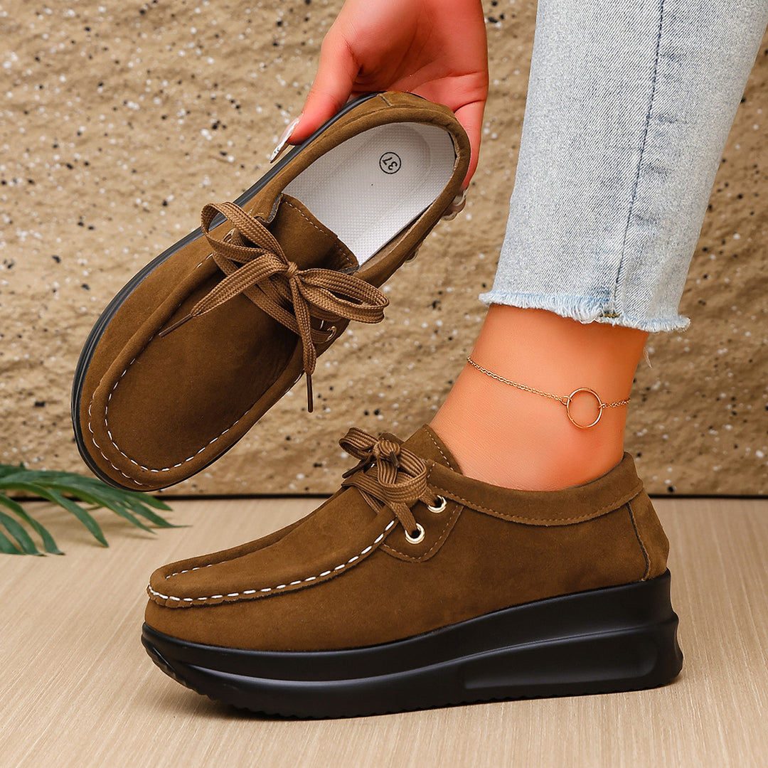 Lace-up round-toe sneakers