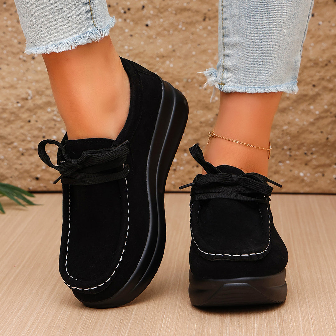 Lace-up round-toe sneakers