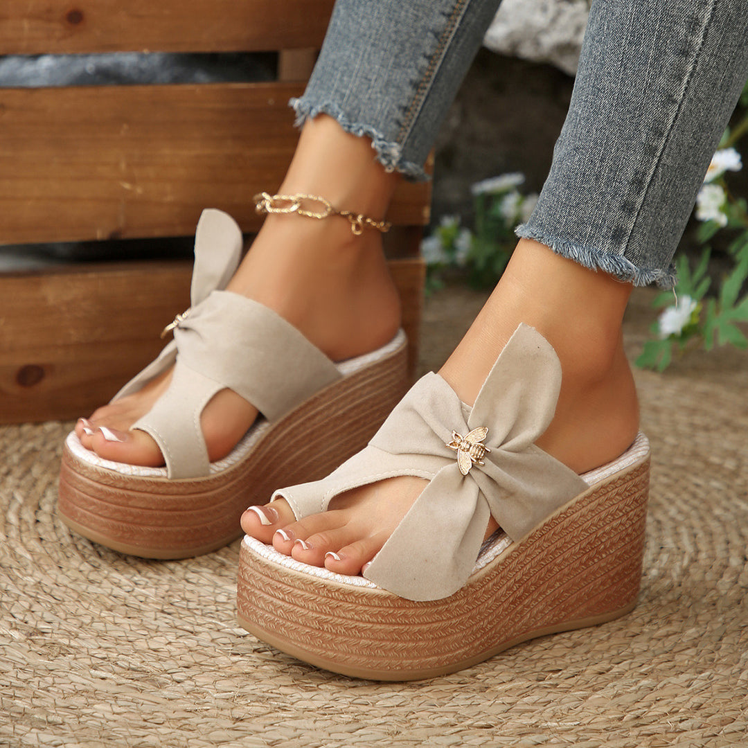Suede platform toe-loop slides