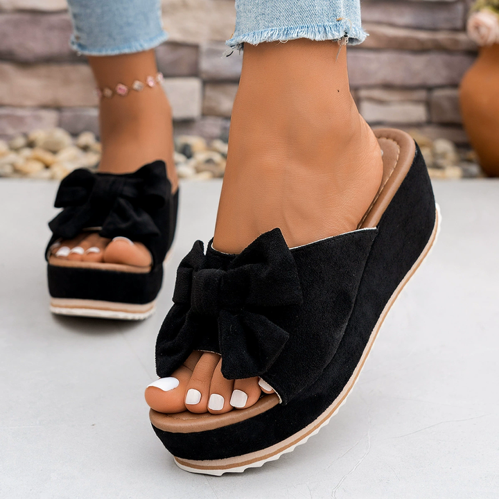 Retro Print Bow Wedge Slide