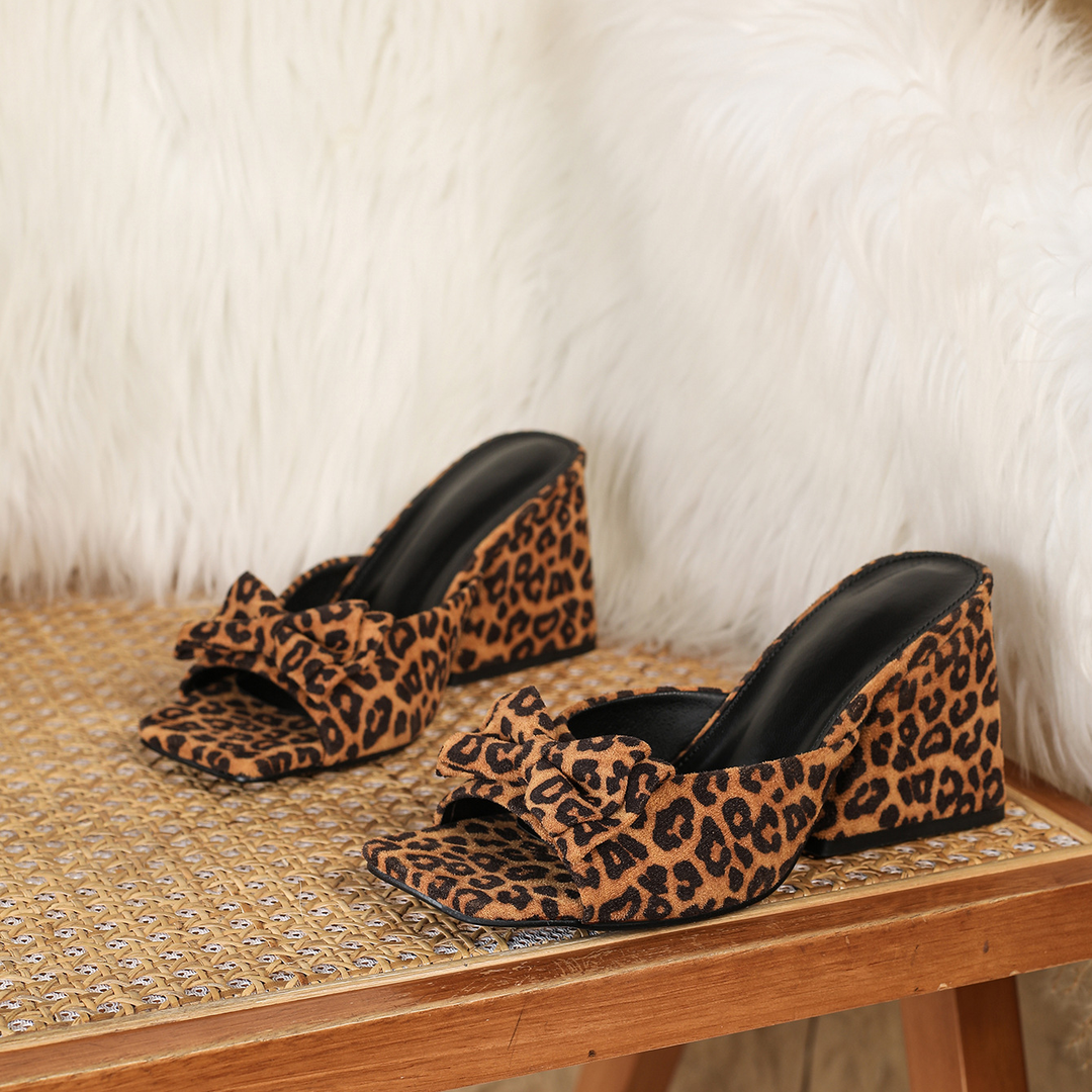 Square-toe suede leopard print shoes