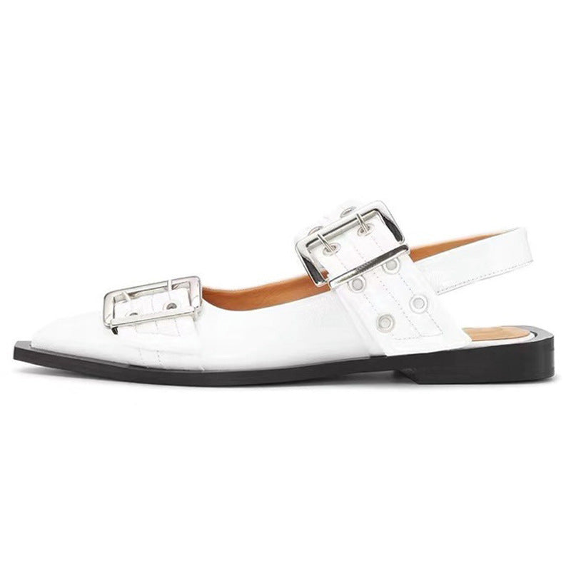 Pointed-toe studded buckle shoes