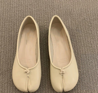 Retro horseshoe split-toe shoes