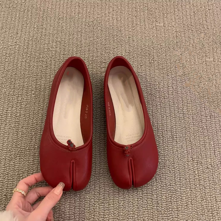 Retro horseshoe split-toe shoes