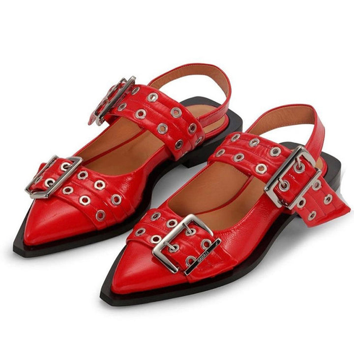 Pointed-toe studded buckle shoes