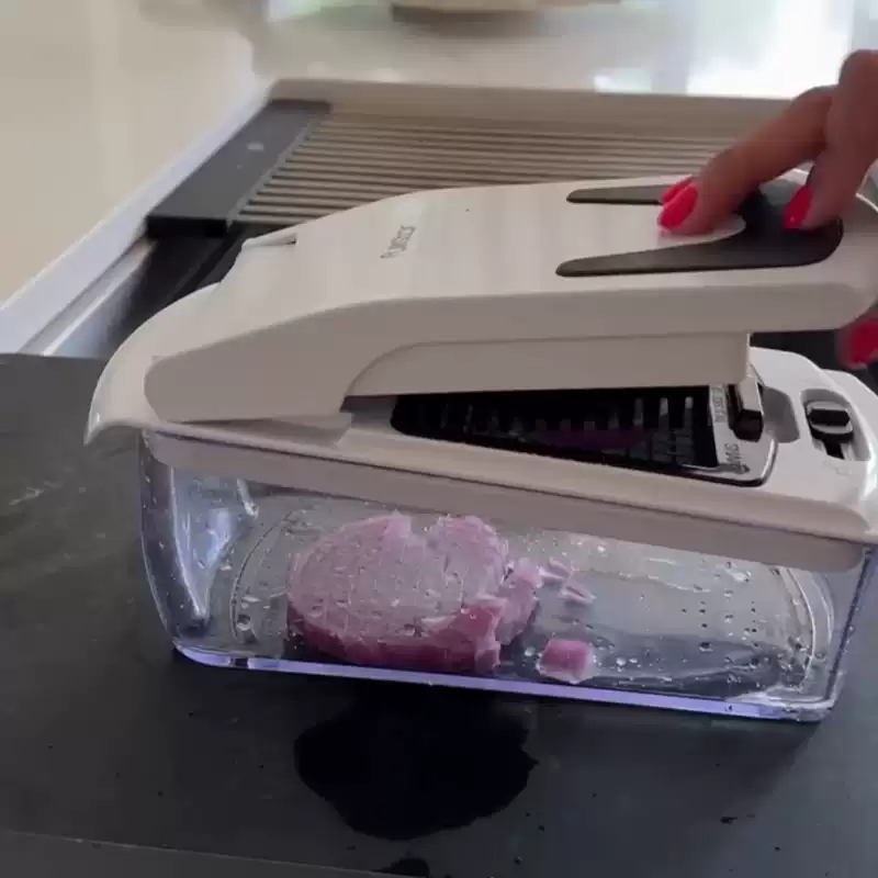 Make a salad cutting box
