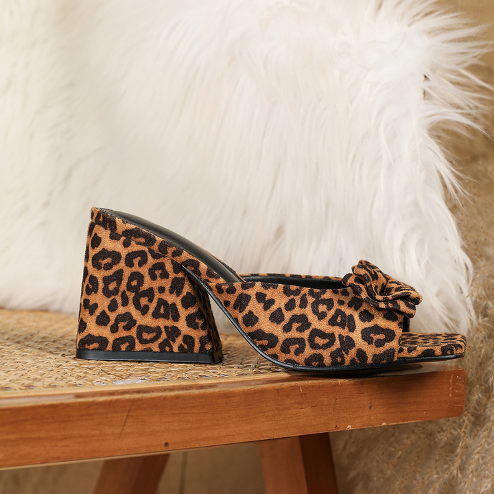 Square-toe suede leopard print shoes
