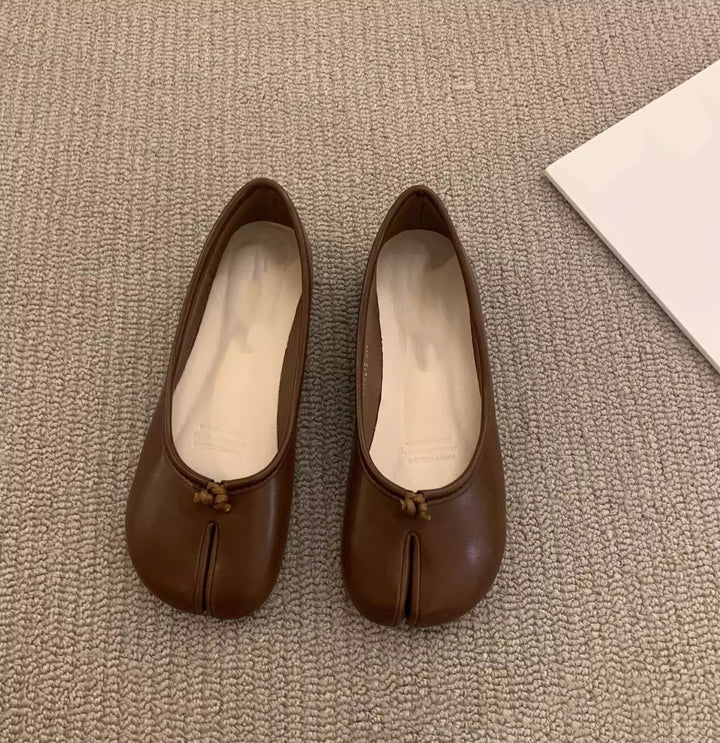 Retro horseshoe split-toe shoes