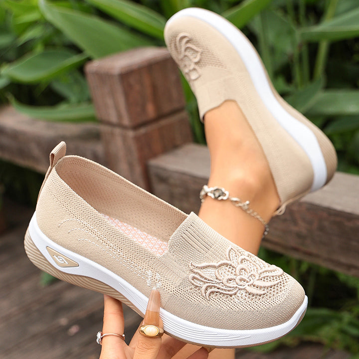 Walking shoes for middle-aged and older adults
