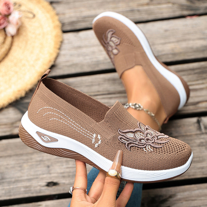 Walking shoes for middle-aged and older adults