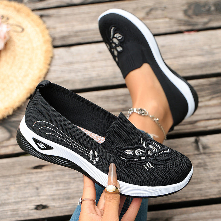Walking shoes for middle-aged and older adults
