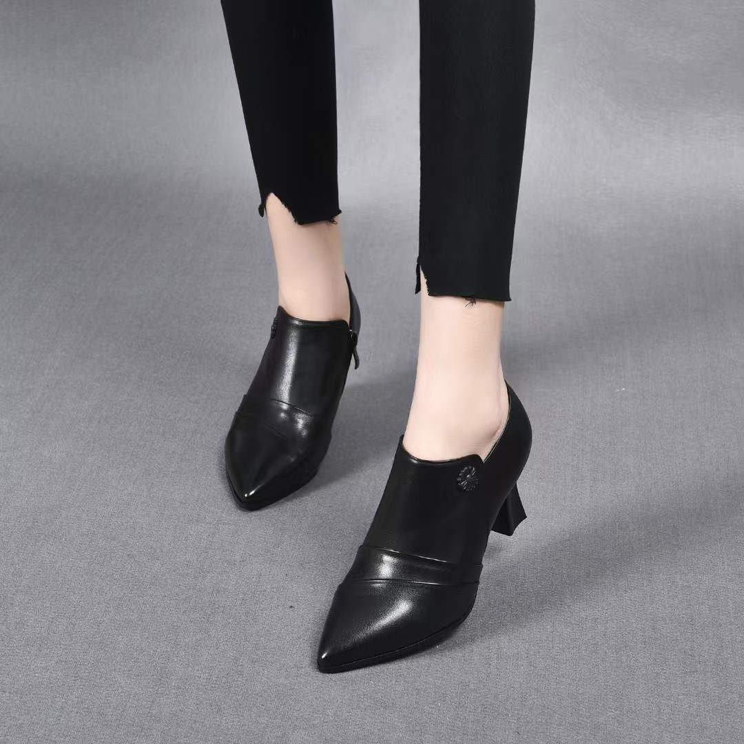 Elegant Pointed Toe Floral Ornament Block Heel Ankle Pumps
