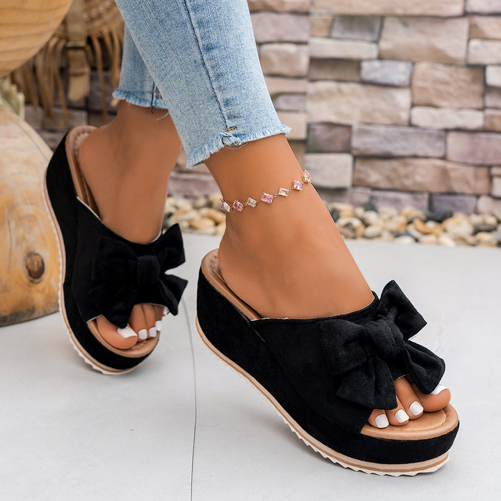 Retro Print Bow Wedge Slide